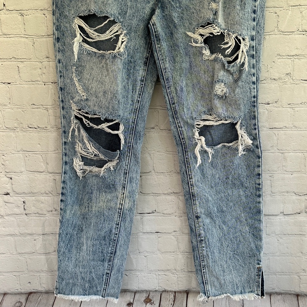 KanCan Light Wash Distressed Ripped Jeans - Picture 4 of 10